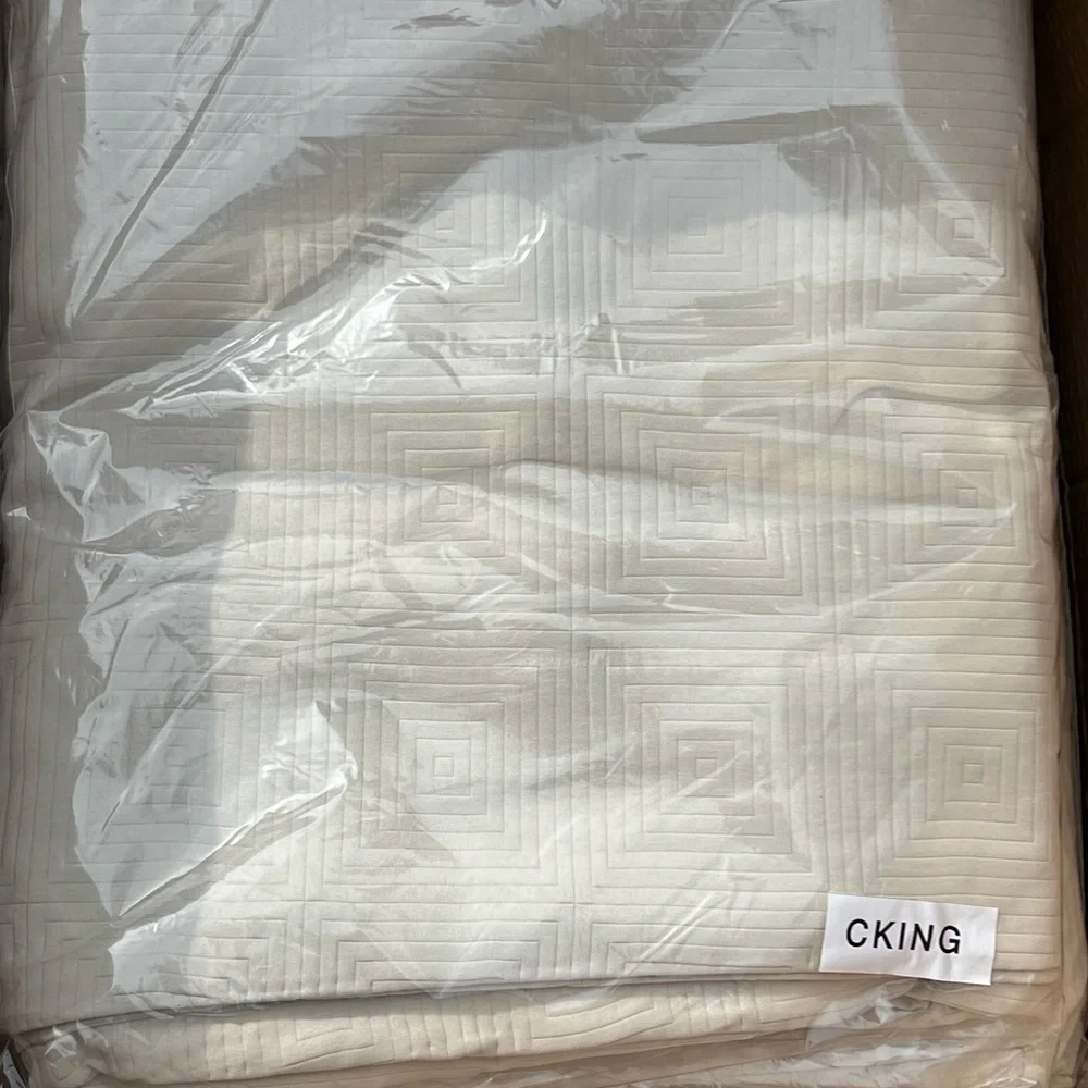 King bed skirt